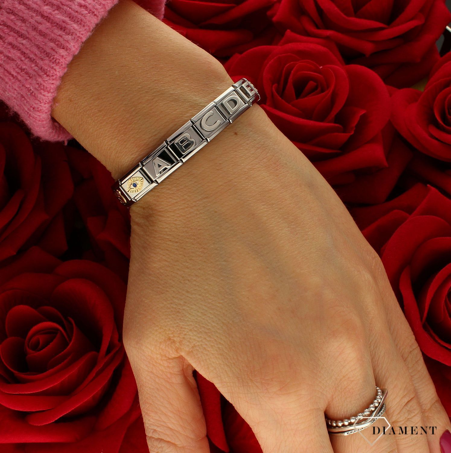 Nomination - Link Srebro 'Literka O' 330113 15. Ponadczasowa biżuteria, pozwalająca każdej kobiecie skomponować bransoletkę wedle własnych upodobań, a następnie modyfikować ją poprzez dodawanie i zmienianie kolejnych elementów. Charms N (6).jpg